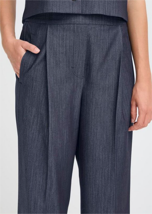 PANTALÓN OSCURO DE  I C H I
