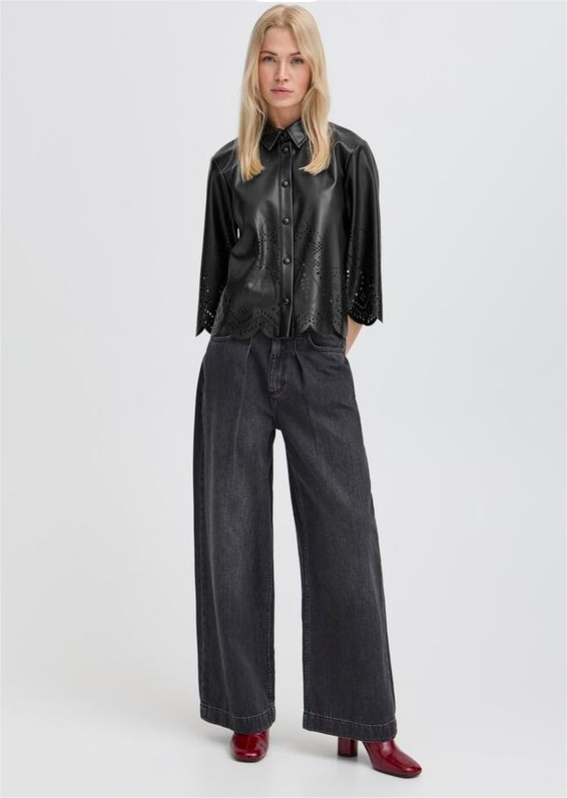 BLUSA NEGRA DE POLIPIEL DE b.young