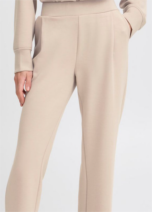 PANTALÓN RECTO, TIPO CHANDAL DE b.young