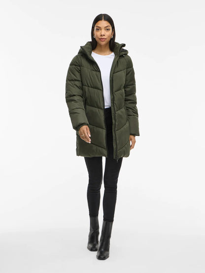 Chaqueta verde militar con capucha y cremalleras negras de V I L A