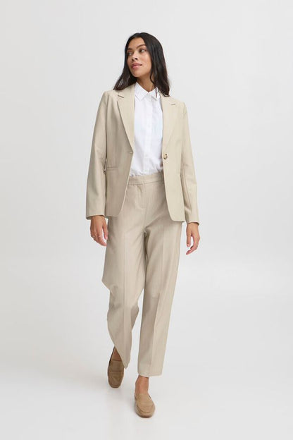 Pantalón Clásico de Traje · b.young