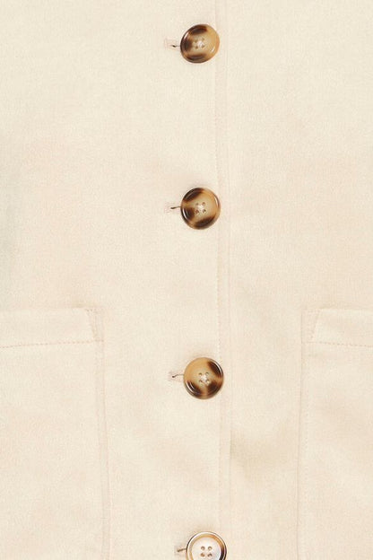 Chaqueta corta de antelina beige con botones nacarados – b.young