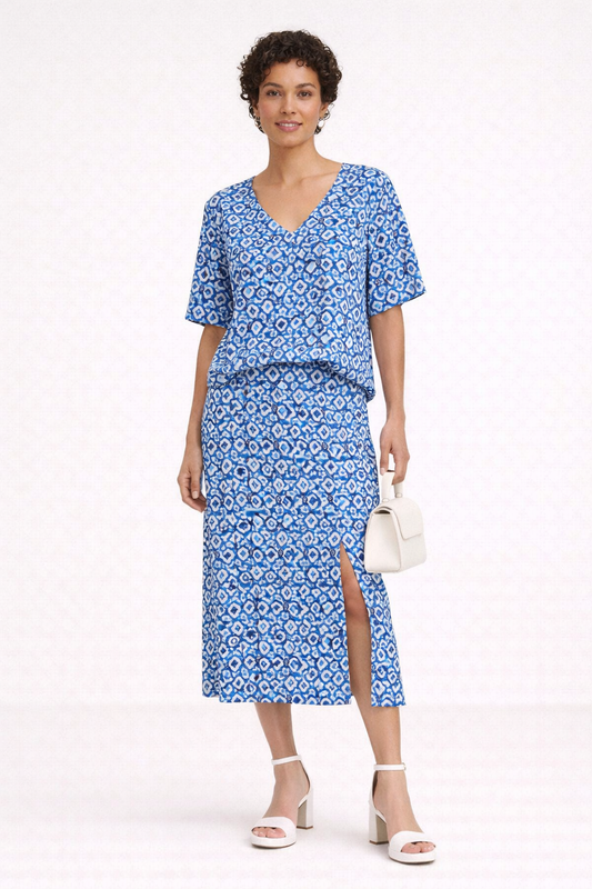 Conjunto falda midi + blusa estampado mosaico azul – ICHI 💙✨