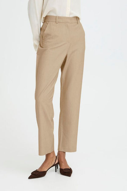 Pantalón Clásico de Traje · b.young