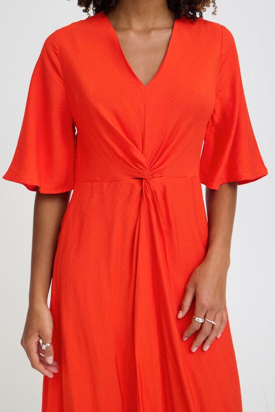 Vestido midi rojo vibrante con nudo frontal – ICHI ❤️✨