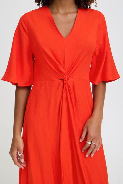 Vestido midi rojo vibrante con nudo frontal – ICHI ❤️✨